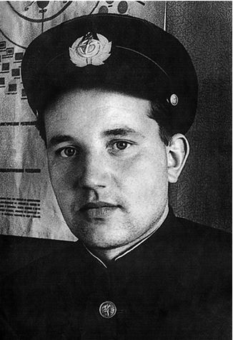 Иллюстрация к книге — Девятьсот часов неба. Неизвестная история дирижабля «СССР-В6» [i_160.jpg]