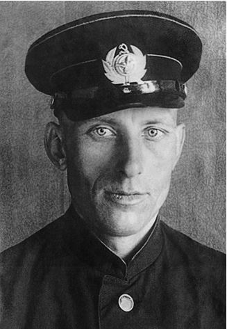 Иллюстрация к книге — Девятьсот часов неба. Неизвестная история дирижабля «СССР-В6» [i_174.jpg]