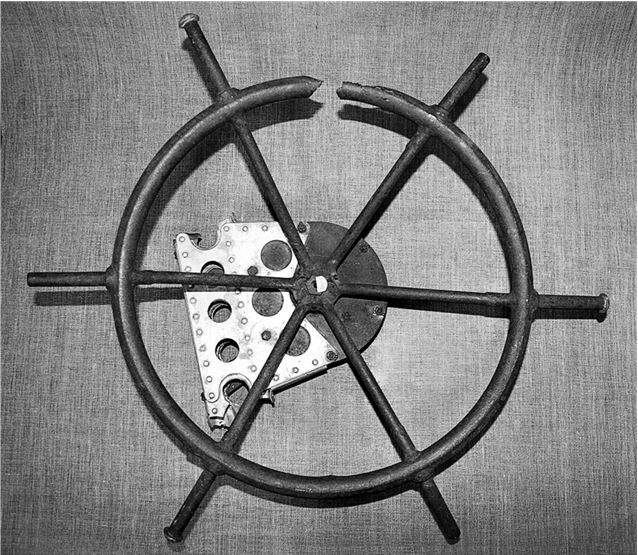 Иллюстрация к книге — Девятьсот часов неба. Неизвестная история дирижабля «СССР-В6» [i_189.jpg]