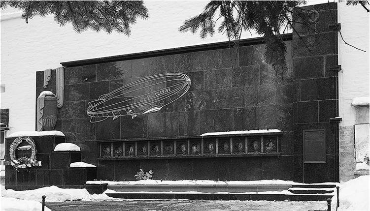 Иллюстрация к книге — Девятьсот часов неба. Неизвестная история дирижабля «СССР-В6» [i_210.jpg]