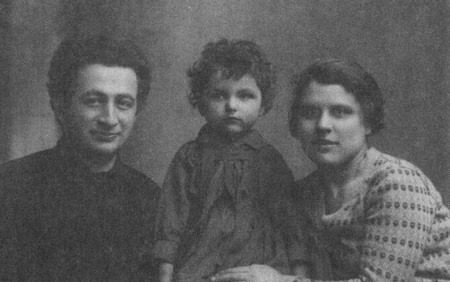 Иллюстрация к книге — Как я стала киноведом [i_005.jpg]