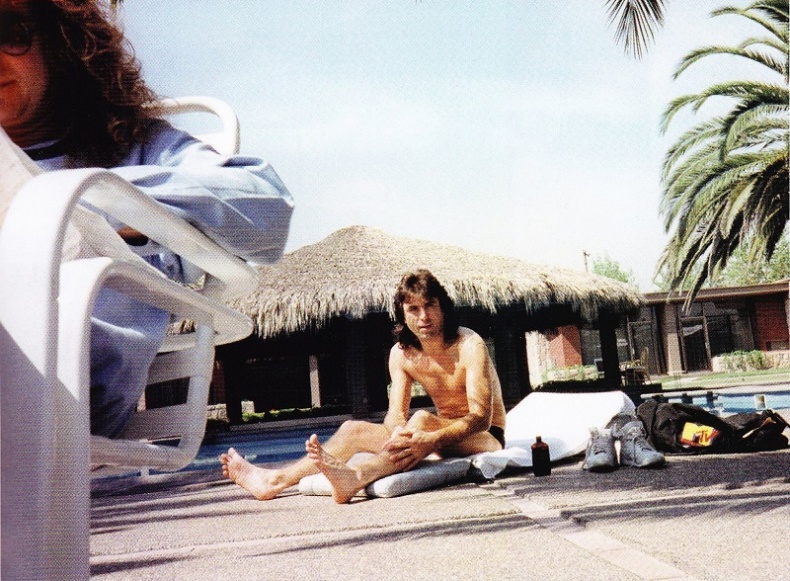 Иллюстрация к книге — Железный человек - Моё путешествие сквозь Рай и Ад вместе с Блэк Саббат [_36510_original.jpg]