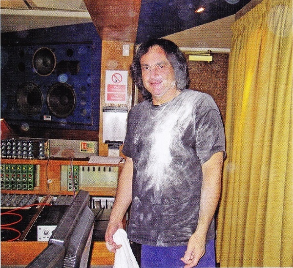 Иллюстрация к книге — Железный человек - Моё путешествие сквозь Рай и Ад вместе с Блэк Саббат [_36703_original.jpg]