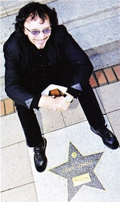 Иллюстрация к книге — Железный человек - Моё путешествие сквозь Рай и Ад вместе с Блэк Саббат [_37255_original.jpg]