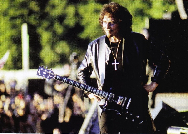 Иллюстрация к книге — Железный человек - Моё путешествие сквозь Рай и Ад вместе с Блэк Саббат [_38198_original.jpg]