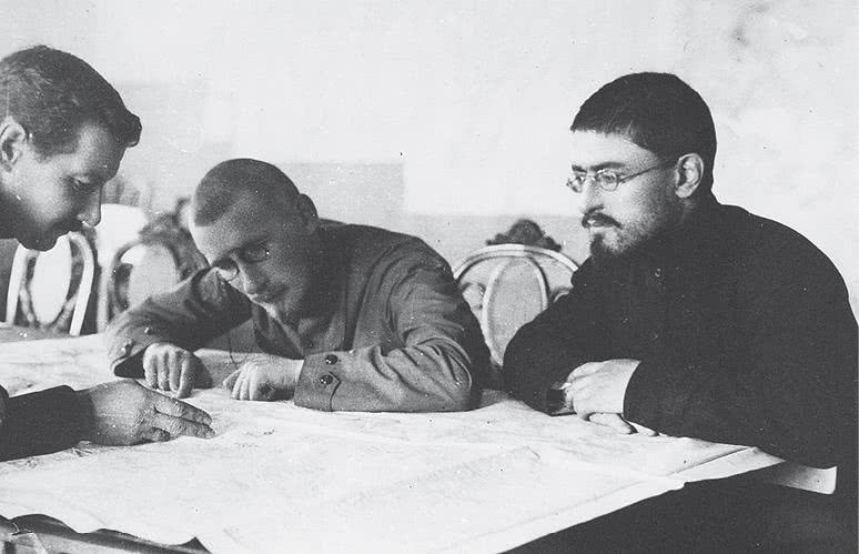 Иллюстрация к книге — Дом правительства. Сага о русской революции [i_055.jpg]