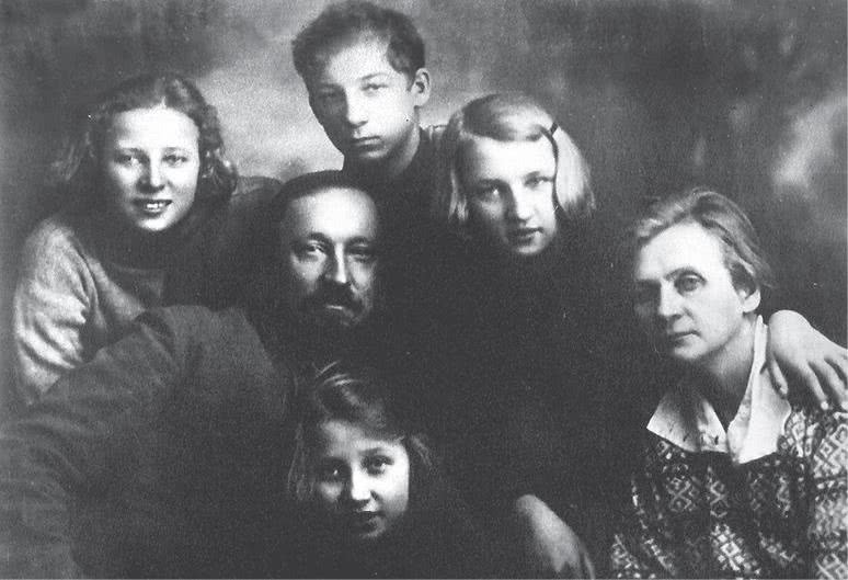 Иллюстрация к книге — Дом правительства. Сага о русской революции [i_067.jpg]