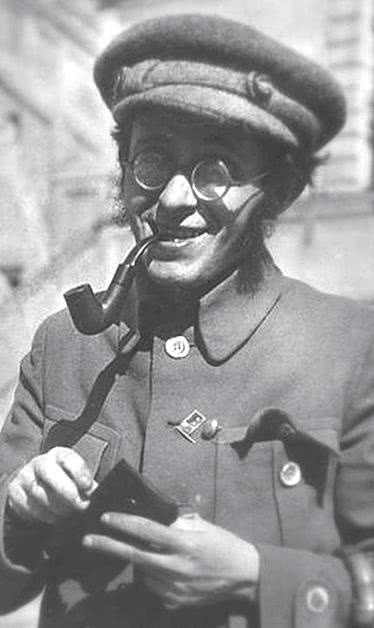 Иллюстрация к книге — Дом правительства. Сага о русской революции [i_075.jpg]