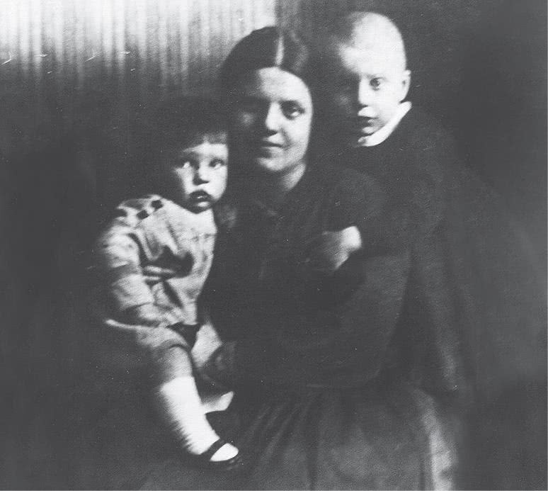 Иллюстрация к книге — Дом правительства. Сага о русской революции [i_091.jpg]