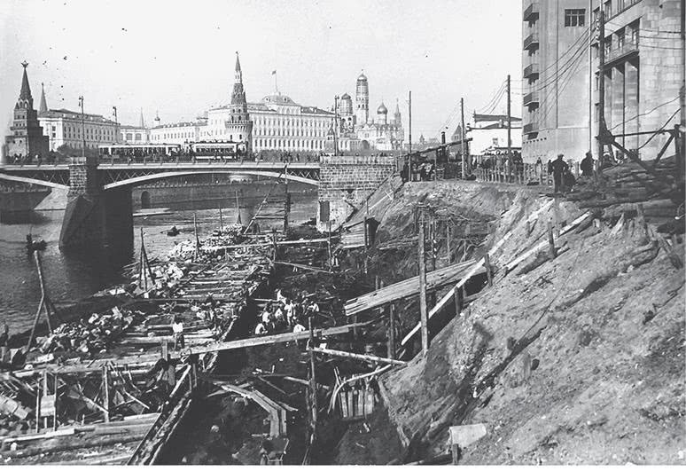 Иллюстрация к книге — Дом правительства. Сага о русской революции [i_111.jpg]