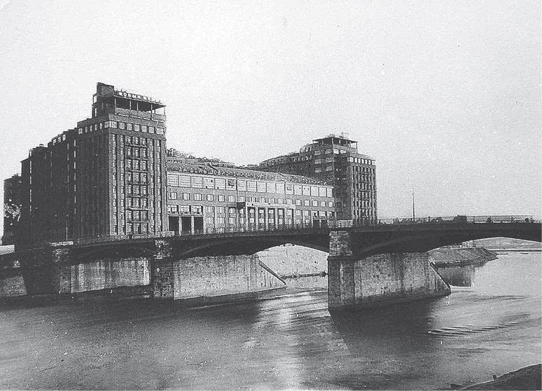 Иллюстрация к книге — Дом правительства. Сага о русской революции [i_125.jpg]