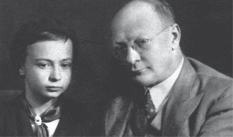 Иллюстрация к книге — Дом правительства. Сага о русской революции [i_150.jpg]