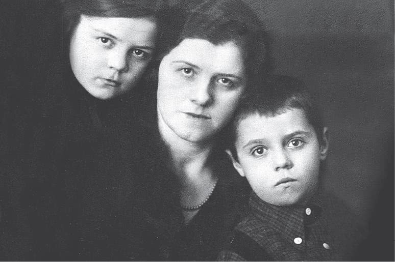 Иллюстрация к книге — Дом правительства. Сага о русской революции [i_166.jpg]