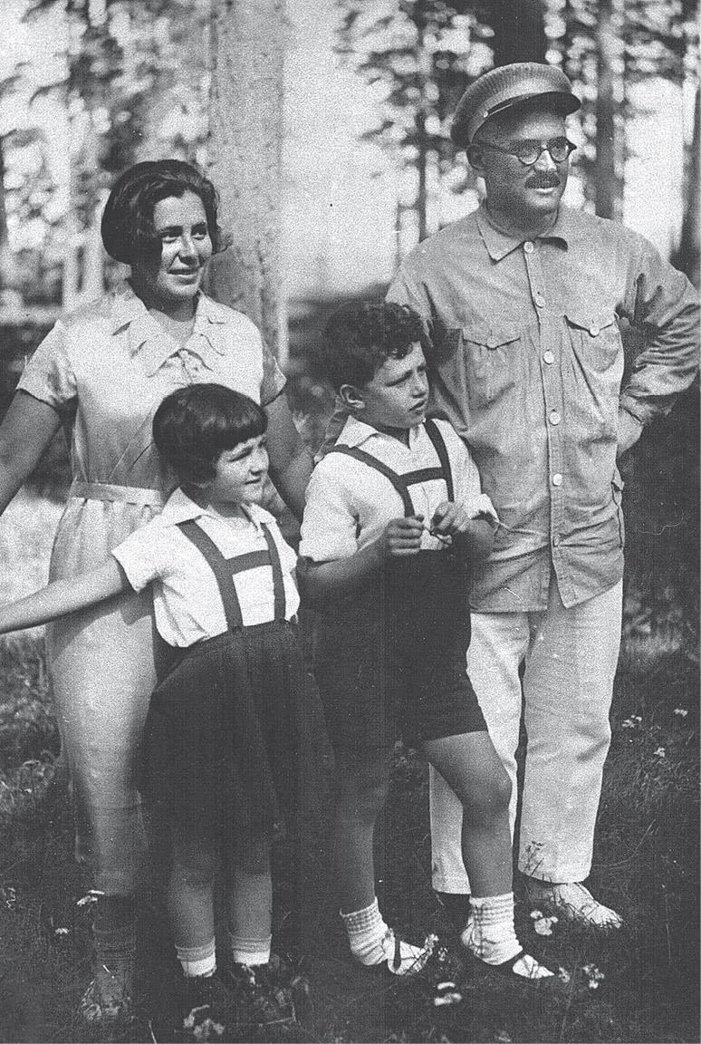 Иллюстрация к книге — Дом правительства. Сага о русской революции [i_236.jpg]