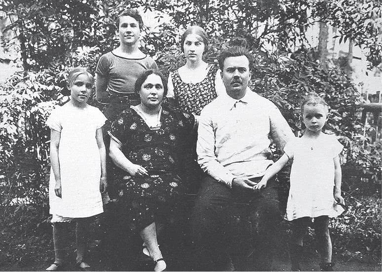 Иллюстрация к книге — Дом правительства. Сага о русской революции [i_237.jpg]