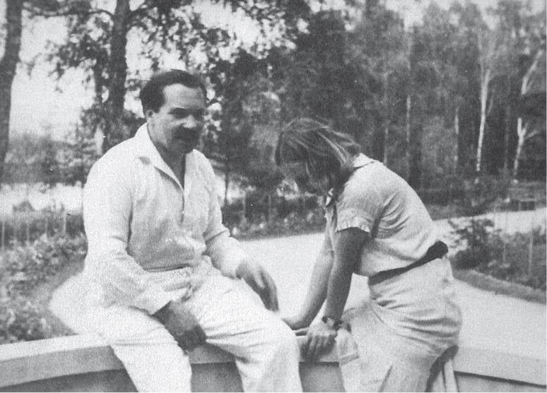 Иллюстрация к книге — Дом правительства. Сага о русской революции [i_240.jpg]