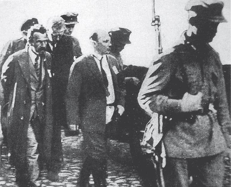 Иллюстрация к книге — Дом правительства. Сага о русской революции [i_347.jpg]