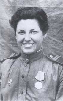 Иллюстрация к книге — Ангелы мщения. Женщины-снайперы Великой Отечественной [i_003.jpg]