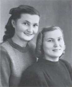 Иллюстрация к книге — Ангелы мщения. Женщины-снайперы Великой Отечественной [i_017.jpg]