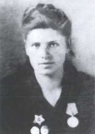 Иллюстрация к книге — Ангелы мщения. Женщины-снайперы Великой Отечественной [i_018.jpg]