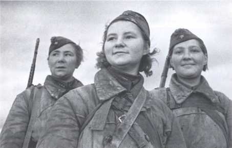 Иллюстрация к книге — Ангелы мщения. Женщины-снайперы Великой Отечественной [i_022.jpg]