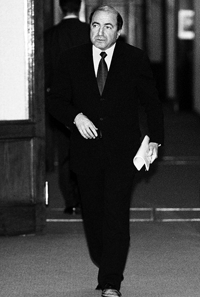 Иллюстрация к книге — "Еврейское слово". Колонки [i_016.jpg]