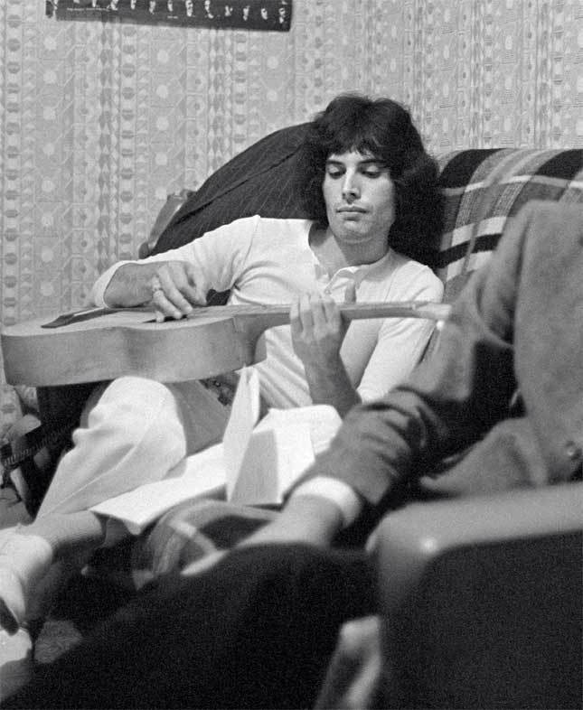 Иллюстрация к книге — Queen. Фредди Меркьюри. Биография [i_005.jpg]