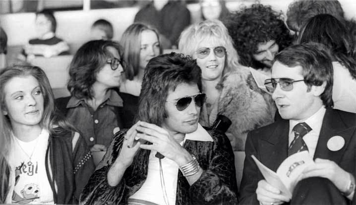 Иллюстрация к книге — Queen. Фредди Меркьюри. Биография [i_008.jpg]