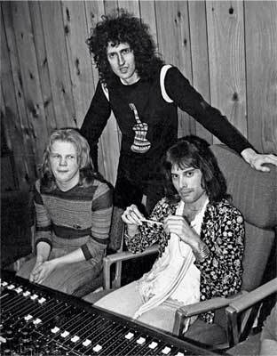 Иллюстрация к книге — Queen. Фредди Меркьюри. Биография [i_018.jpg]