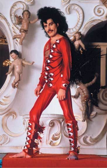 Иллюстрация к книге — Queen. Фредди Меркьюри. Биография [i_026.jpg]