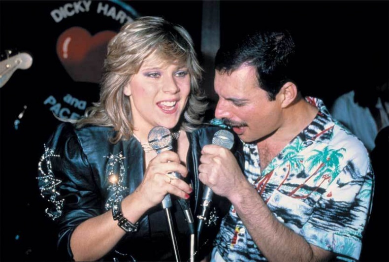 Иллюстрация к книге — Queen. Фредди Меркьюри. Биография [i_038.jpg]