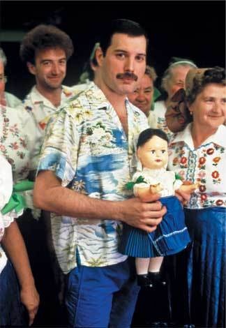 Иллюстрация к книге — Queen. Фредди Меркьюри. Биография [i_044.jpg]