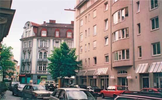 Иллюстрация к книге — Queen. Фредди Меркьюри. Биография [i_075.jpg]