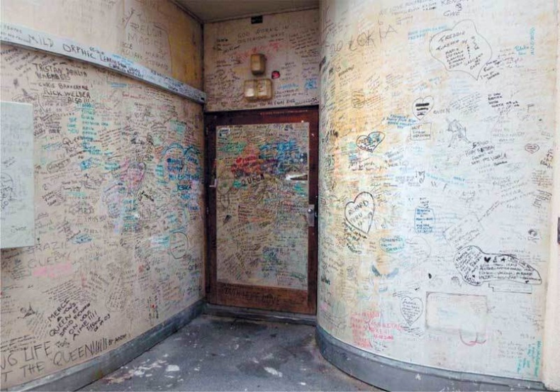 Иллюстрация к книге — Queen. Фредди Меркьюри. Биография [i_084.jpg]