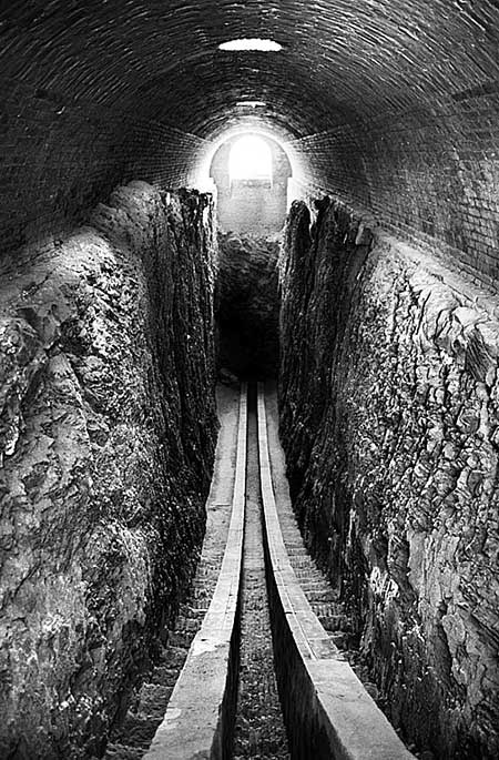 Иллюстрация к книге — Средневековье. Самые известные герои истории [i_029.jpg]