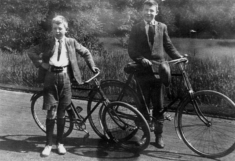 Иллюстрация к книге — Клайв Стейплз Льюис. Человек, подаривший миру Нарнию [i_007.jpg]