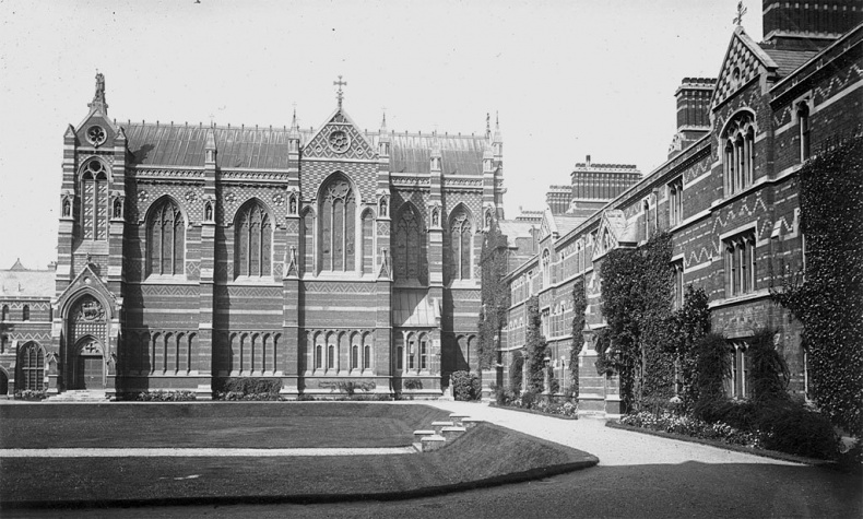 Иллюстрация к книге — Клайв Стейплз Льюис. Человек, подаривший миру Нарнию [i_014.jpg]