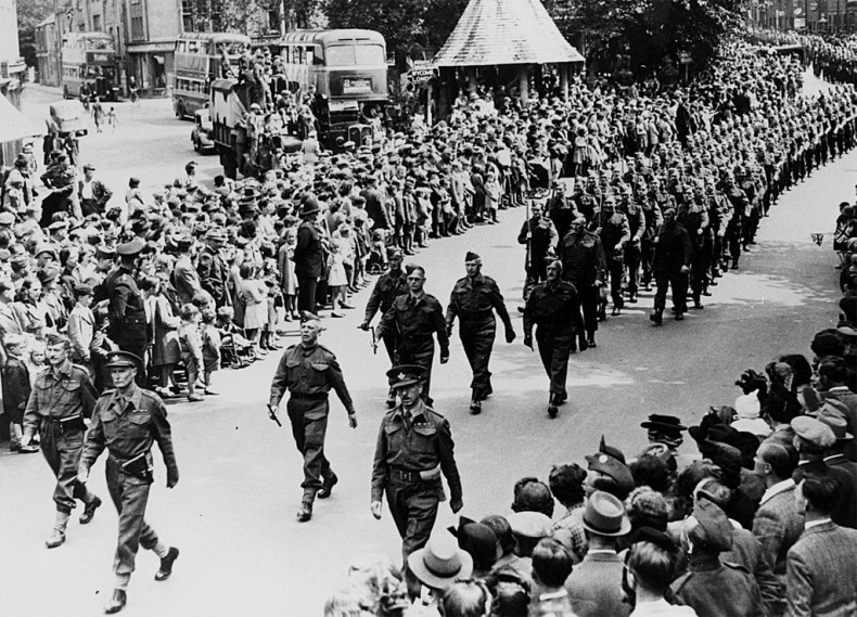 Иллюстрация к книге — Клайв Стейплз Льюис. Человек, подаривший миру Нарнию [i_032.jpg]