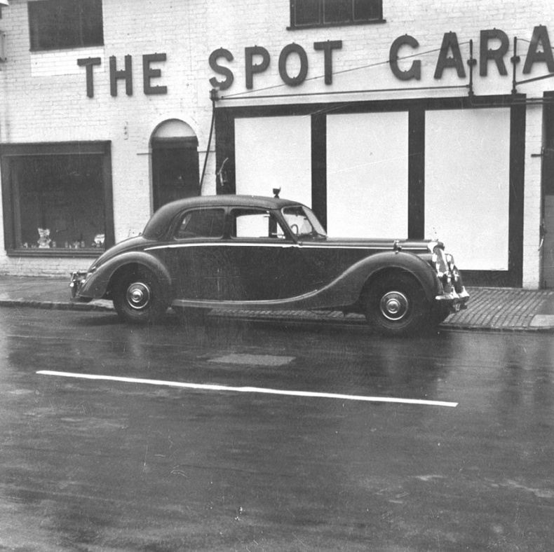 Иллюстрация к книге — Как построить машину. Автобиография величайшего конструктора «Формулы-1» [i_003.jpg]