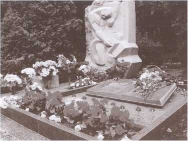 Иллюстрация к книге — Валентин Пикуль [i_051.jpg]