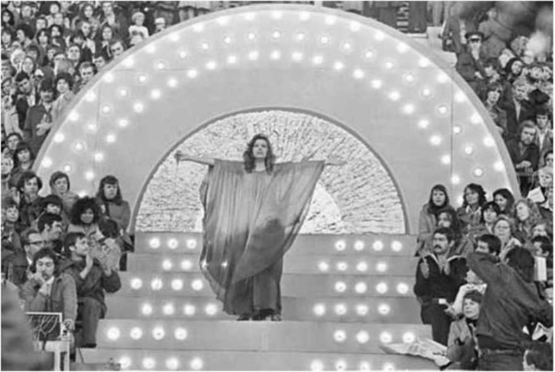 Иллюстрация к книге — Алла Пугачева. Жизнь и удивительные приключения великой певицы [i_006.jpg]