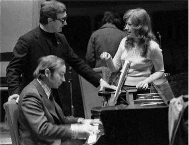 Иллюстрация к книге — Алла Пугачева. Жизнь и удивительные приключения великой певицы [i_014.jpg]