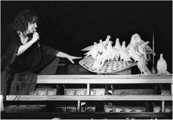 Иллюстрация к книге — Алла Пугачева. Жизнь и удивительные приключения великой певицы [i_020.jpg]