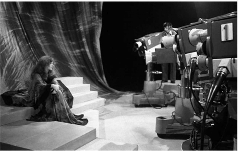 Иллюстрация к книге — Алла Пугачева. Жизнь и удивительные приключения великой певицы [i_028.jpg]