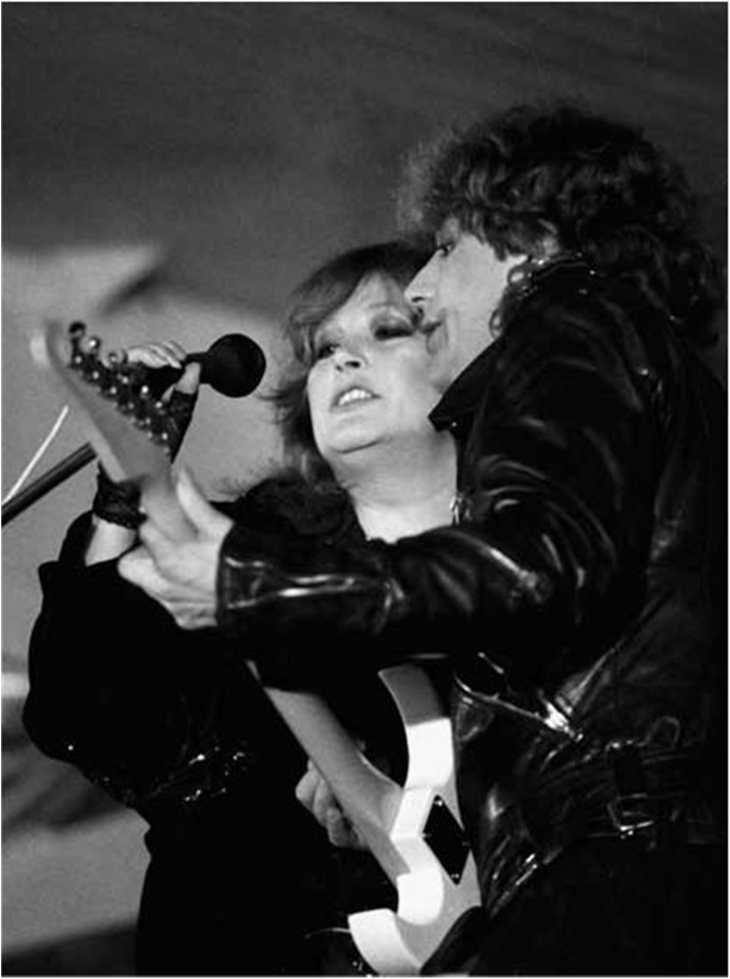 Иллюстрация к книге — Алла Пугачева. Жизнь и удивительные приключения великой певицы [i_030.jpg]