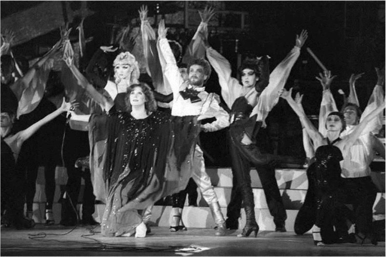 Иллюстрация к книге — Алла Пугачева. Жизнь и удивительные приключения великой певицы [i_039.jpg]