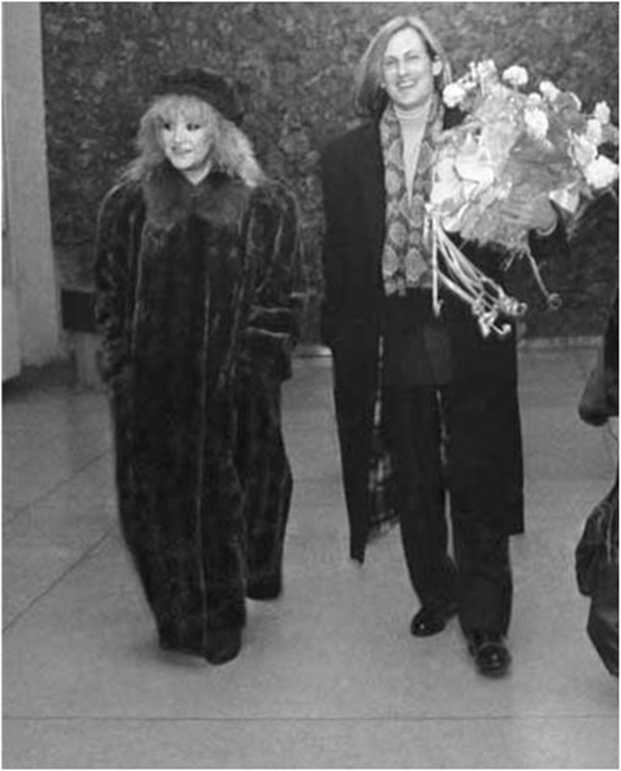 Иллюстрация к книге — Алла Пугачева. Жизнь и удивительные приключения великой певицы [i_041.jpg]