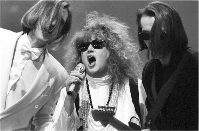 Иллюстрация к книге — Алла Пугачева. Жизнь и удивительные приключения великой певицы [i_042.jpg]