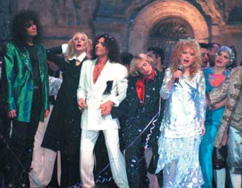 Иллюстрация к книге — Алла Пугачева. Жизнь и удивительные приключения великой певицы [i_049.jpg]