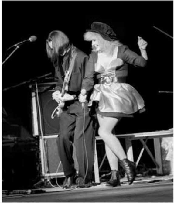 Иллюстрация к книге — Алла Пугачева. Жизнь и удивительные приключения великой певицы [i_055.jpg]